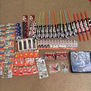 Star Wars party set of 14 favors: light sabers and so much more all NWT